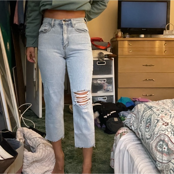 Light wash, distressed jeans, size 25 - Picture 7 of 8